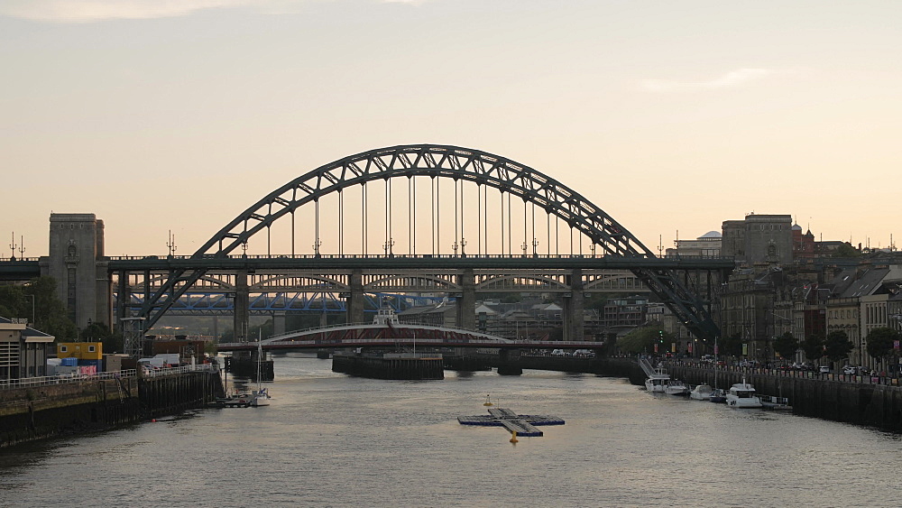 Newcastle upon Tyne skyline, Gateshead with the Tyne Bridge over River Tyne, Tyne and Wear, Tyneside, England, UK, Europe