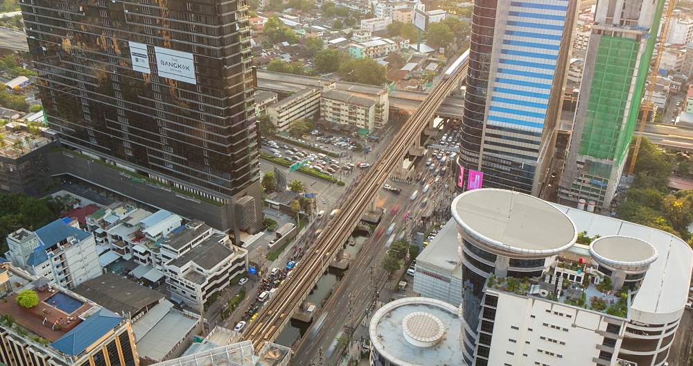Busy intersection in the Business District, Bangkok, Thailand, South East Asia, Asia