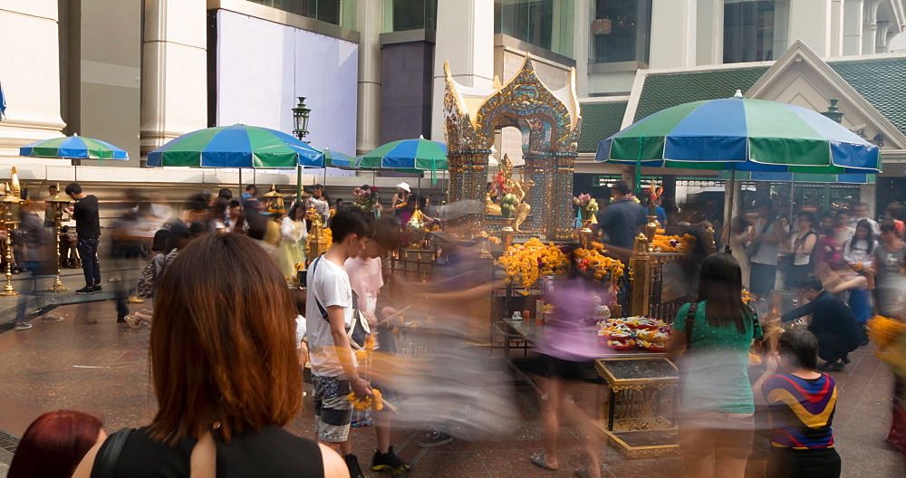 Erawan Shrine, Ratchadamri Road, Bangkok, Thailand, South East Asia, Asia