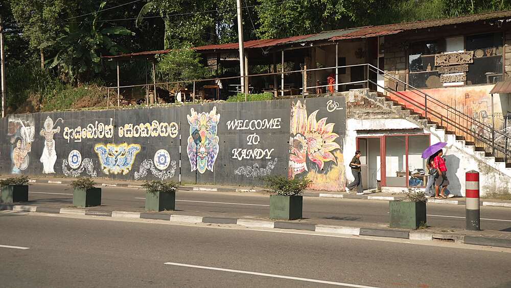 View of Welcome to Kandy sign and traffic on busy road in Kandy, Kandy, Peradeniya, Central Province, Sri Lanka, Asia
