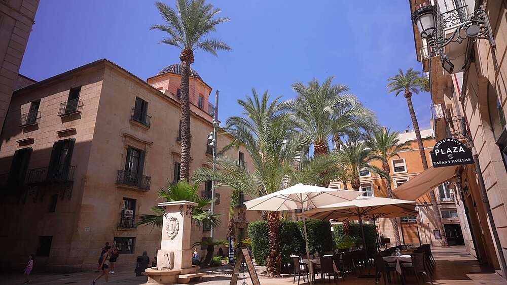View of restaurants in Placa de la Santissima Fac on a sunny day in Alicante, Alicante, Costa Blanca, Spain, Europe