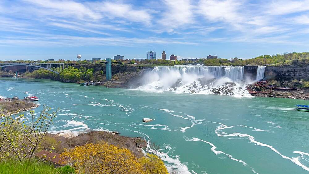 Time lapse of American Falls and &ldquo;Maid of the Mist&rsquo; boats at Niagara Falls on a sunny day in spring, Niagara Falls, Ontario, Canada, North America