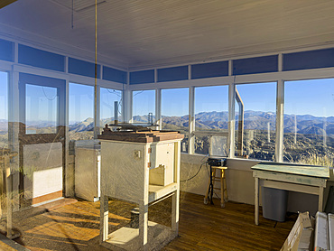 Views of the fire lookout station on Sugarloaf Mountain Trail, Chiricahua National Monument, Arizona, USA.