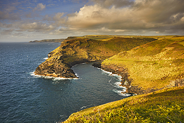 The rugged entrance to Boscastle Harbour, seen from the cliffs of Willapark, on Cornwall's Atlantic north coast, Great Britain.<br />1202-1314 The rugged entrance to Boscastle Harbour, seen from the cliffs of Willapark, on Cornwall's Atlantic north coast, Great Britain.