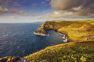 The rugged entrance to Boscastle Harbour, seen from the cliffs of Willapark, on Cornwall's Atlantic north coast, Great Britain.<br />1202-1315 The rugged entrance to Boscastle Harbour, seen from the cliffs of Willapark, on Cornwall's Atlantic north coast, Great Britain.