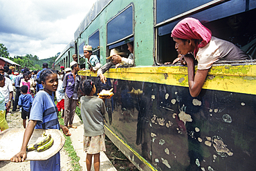 Food peddlers in a station of the railway linking Fianarantsoa to Manakara, Madagascar, Indian Ocean, Southeast Africa