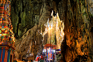 Visitors explore the main cave of Batu Caves in Selangor as they admire Hindu statues and formations<br />1390-1279 Visitors explore the main cave of Batu Caves in Selangor as they admire Hindu statues and formations