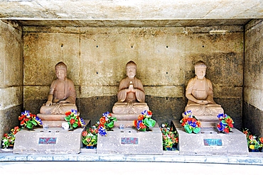 Buddha sculptures at Hill of the Buddha (Atama Daibutsu), Sapporo, Hokkaido, Japan. This Buddhist shrine is a stunning piece of contemporary art located within the Makomanai Takino Cemetery.