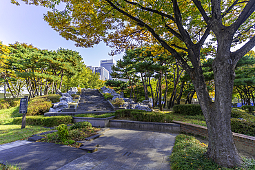 Sunny autumn day at Hullyeonwon Park in Dongdaemun, Seoul with colorful trees and rocky paths inviting visitors for exploration