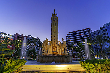 View of 'Font of East' Fountain in Placa Dels Estels at dusk in Alicante, Alicante, Costa Blanca, Spain, Europe