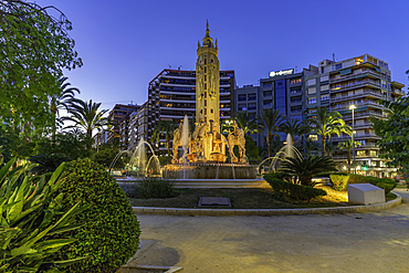 View of 'Font of East' Fountain in Placa Dels Estels at dusk in Alicante, Alicante, Costa Blanca, Spain, Europe