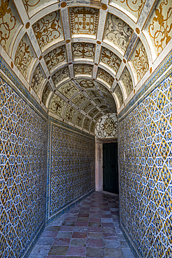 Explore the intricate designs of the corridor in Convent of Christ, an important historical site in Portugal<br />1184-19281 Explore the intricate designs of the corridor in Convent of Christ, an important historical site in Portugal