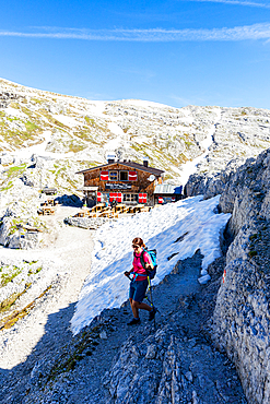 Woman hiking near Pian Di Cengia refuge, Sesto Dolomites, South Tyrol, Italy. (MR)